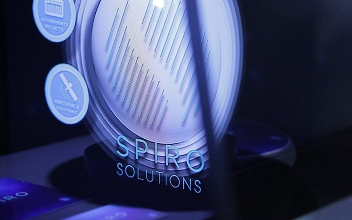 Alquiler de pantalla transparente táctil OLED y LCD para escaparate y stand Alquiler de pantalla transparente táctil OLED y LCD para escaparate y stand