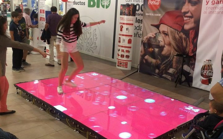 Alquiler de suelo interactivo proyectado con efectos y juegos para eventos Alquiler de suelo interactivo proyectado con efectos y juegos para eventos